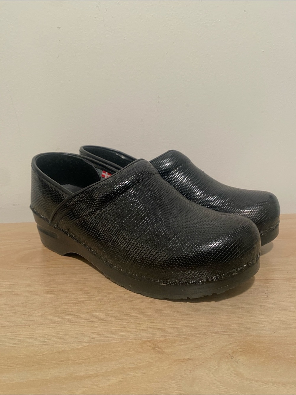 Sanita Black Textured Leather Clogs Women’s 7.5–8 EU 38